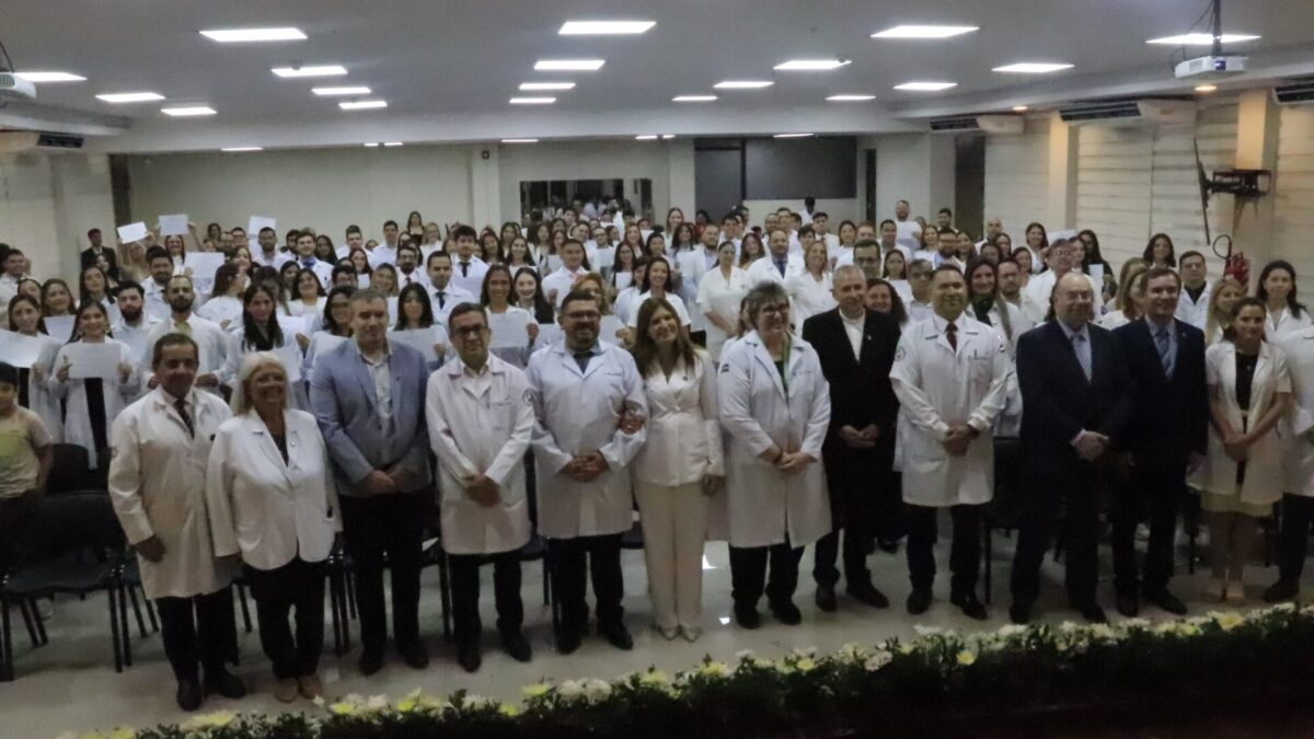 Facultad de Ciencias de la Salud celebra graduación de especialistas médicos del IPS