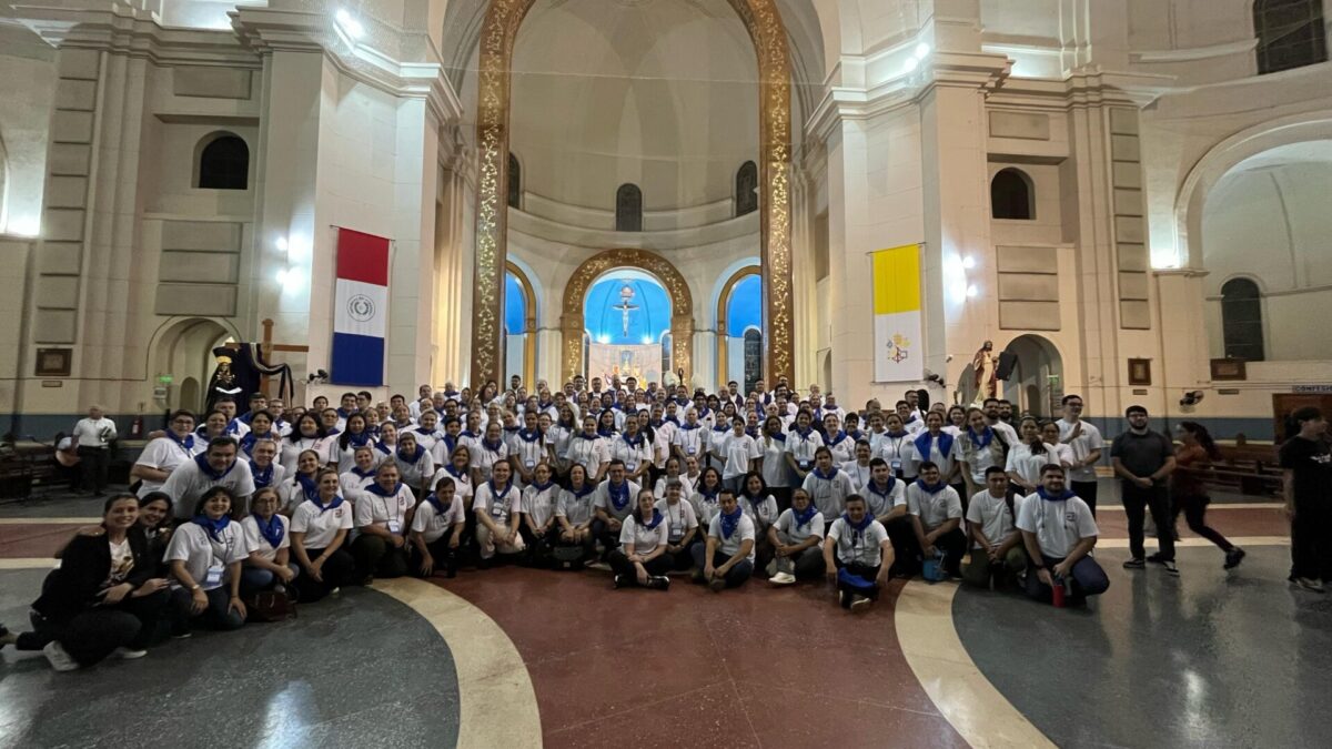 Comunidad Universitaria  UC se unió para cruzar la Puerta Santa en la Basílica de Caacupé