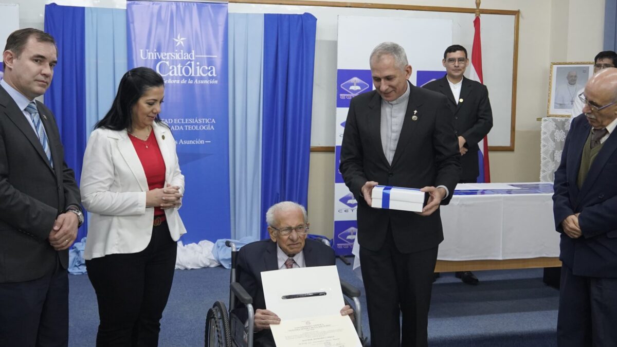 La Universidad Católica otorga el título de “Doctor Honoris Causa” al Prof. Lic. Eustaquio Funes