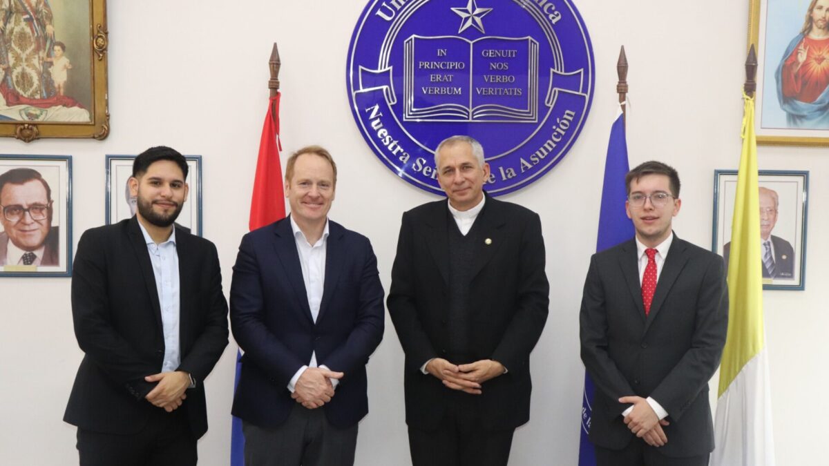 Rector UC se reúne con representantes de la Fundación Botín