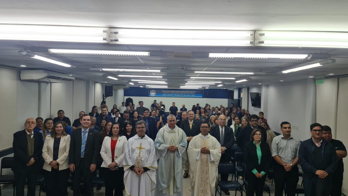 UC homenajea a docentes y colaboradores en sus 17 sedes