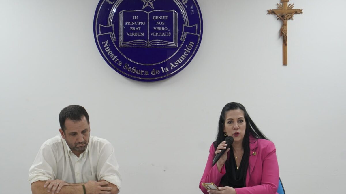 Conversatorio en la UC analiza los desafíos de las Elecciones Municipales 2026