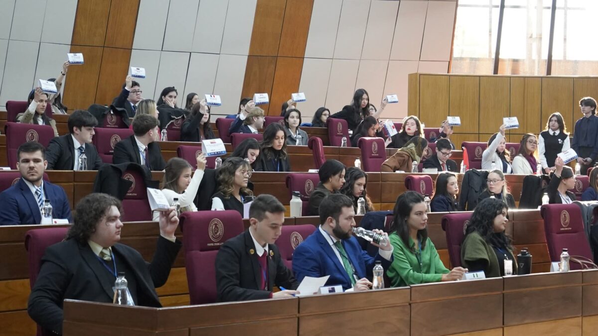 Estudiantes debatieron sobre desafíos globales en la tercera edición del UC MUN