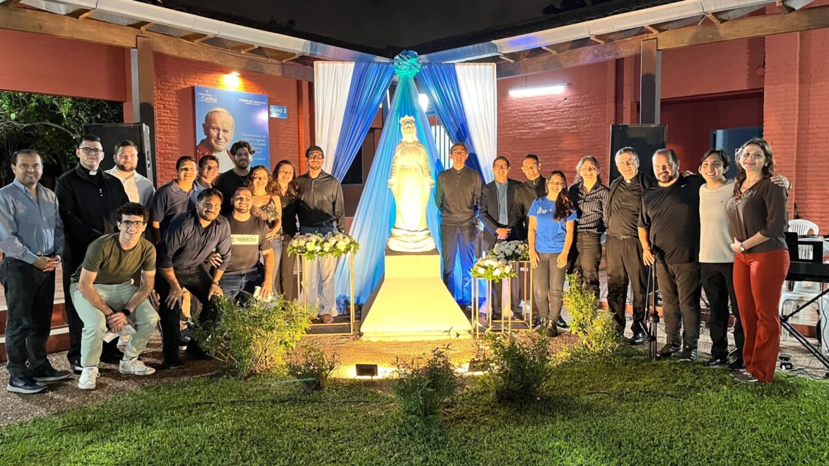 Serenata a la Virgen María: un canto de amor y fe desde la comunidad universitaria