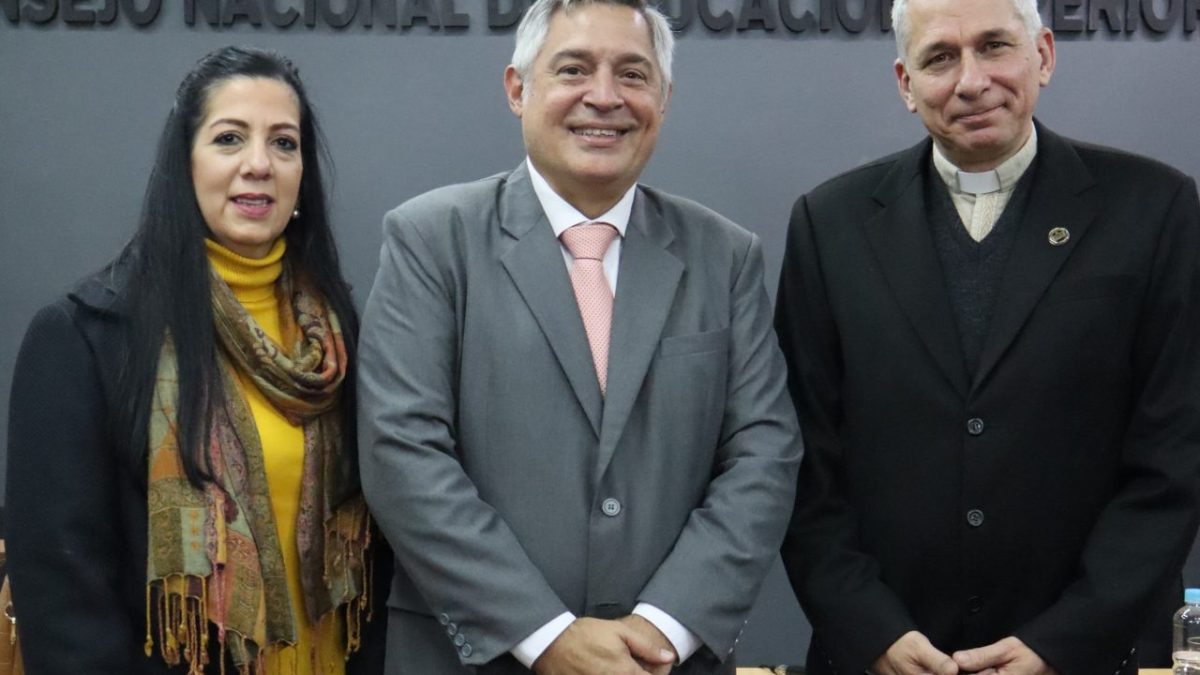 UC participa en diálogo entre CONES y sector privado sobre educación superior