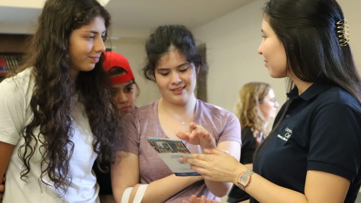 UC presente en la Feria de Universidades del Colegio Lumen