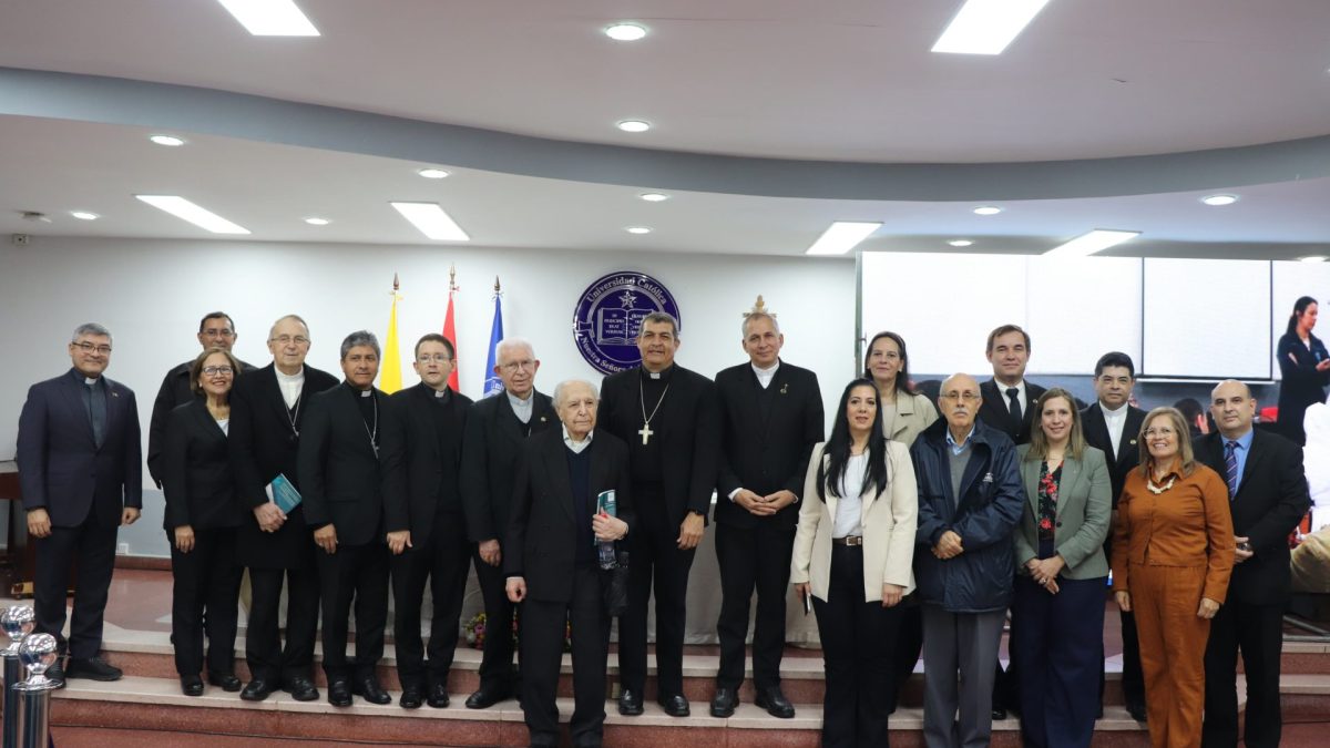 Presentan “Líneas Orientadoras para la Educación Católica” en la Universidad Católica