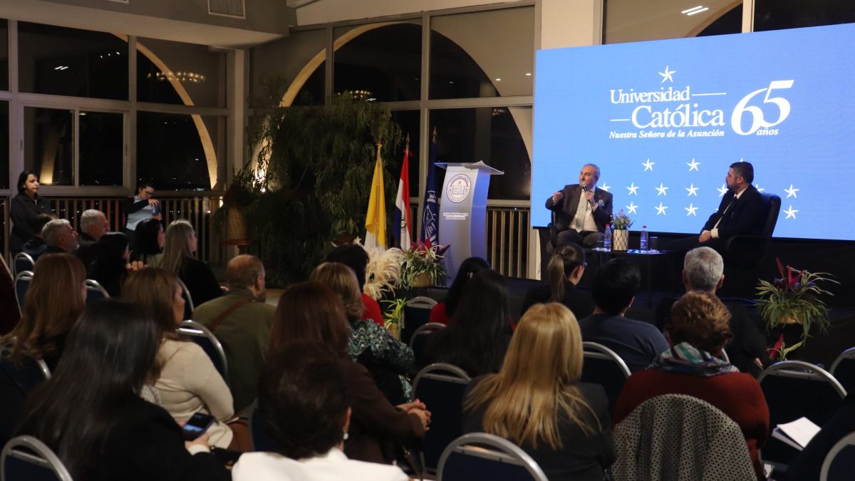 UC realiza Conferencia Magistral y lanza la Primera Convocatoria de Premiación a la Producción Científica