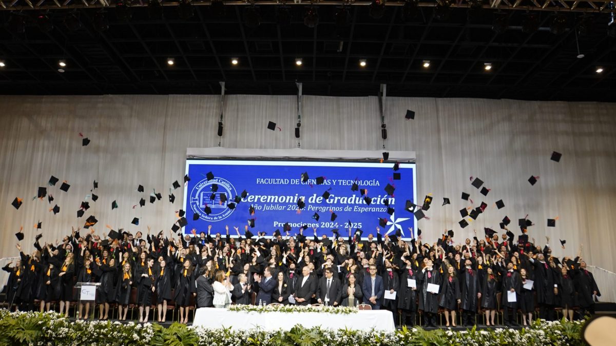 Ceremonia de Graduación – Facultad de Ciencias y Tecnología Promociones 2024-2025