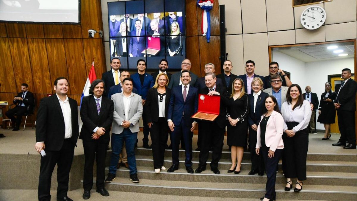 Carlos Martini docente y comunicador de la UC recibe la Orden Nacional al Mérito “Comuneros”