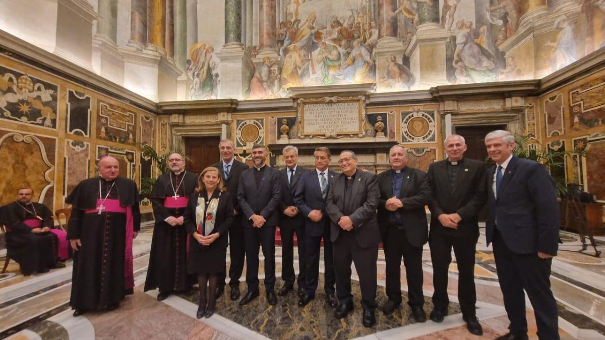 Rector UC presente en el Jubileo Mundial de la Educación junto al Papa León XIV