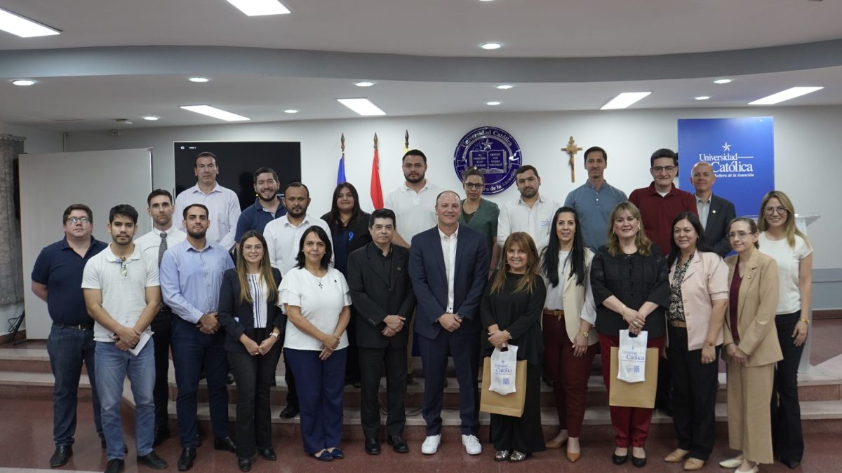 Delegación de UCASAL brinda charla sobre digitalización de procesos institucionales 