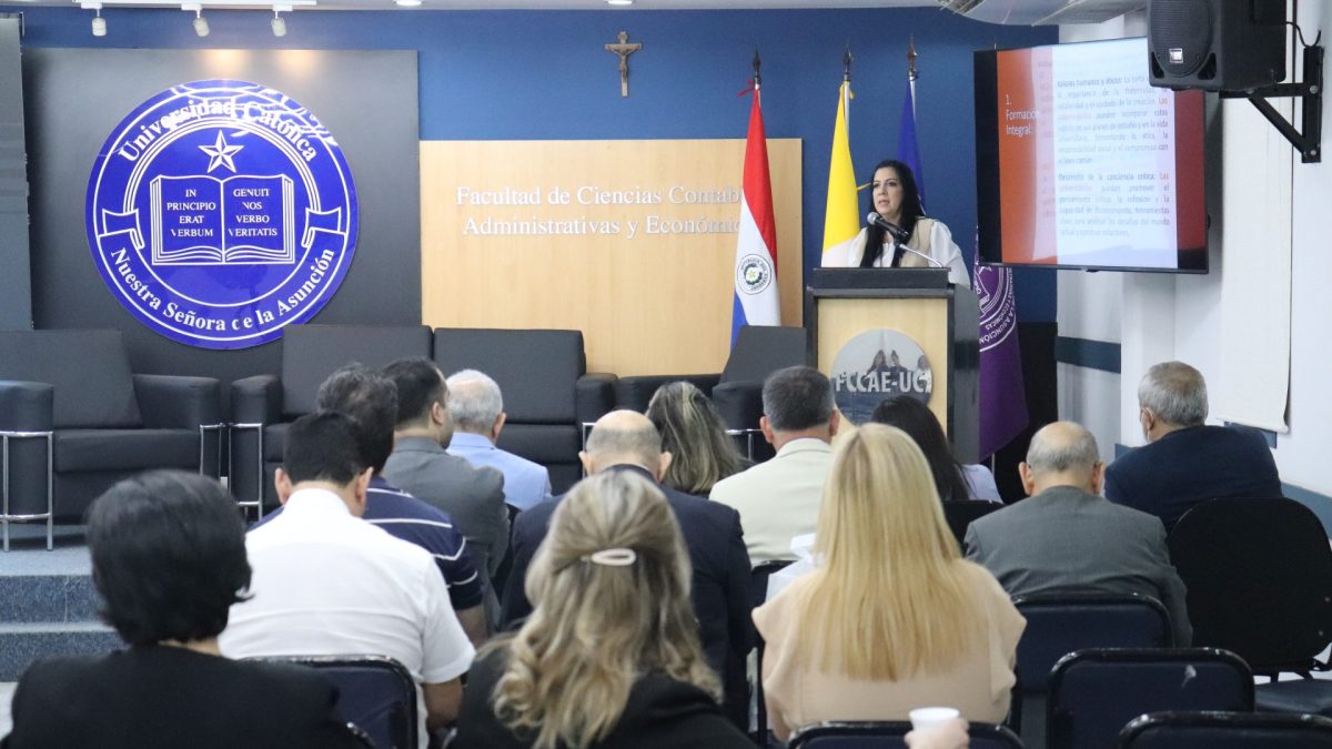 Inició el III Congreso de Investigación de Docentes de la FCCAE – UC