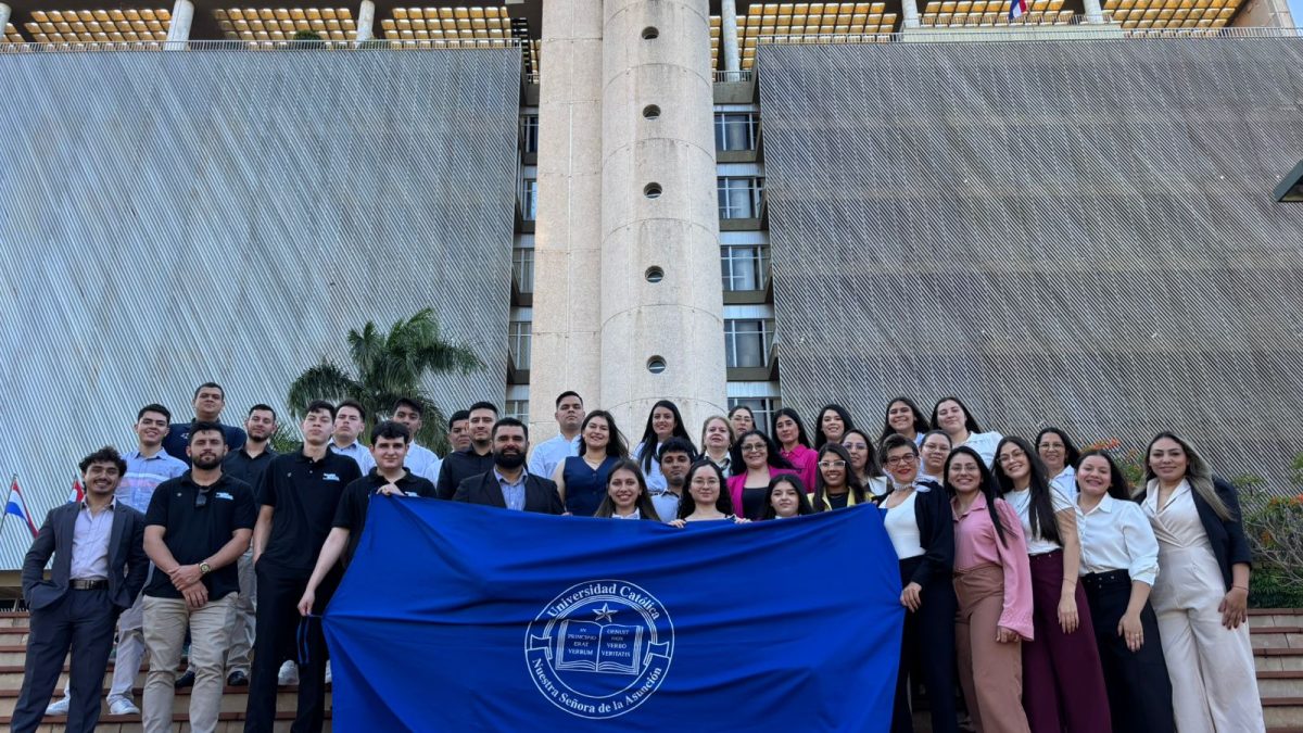 Estudiantes de la UP Pedro Juan Caballero realizaron una visita guiada al BCP