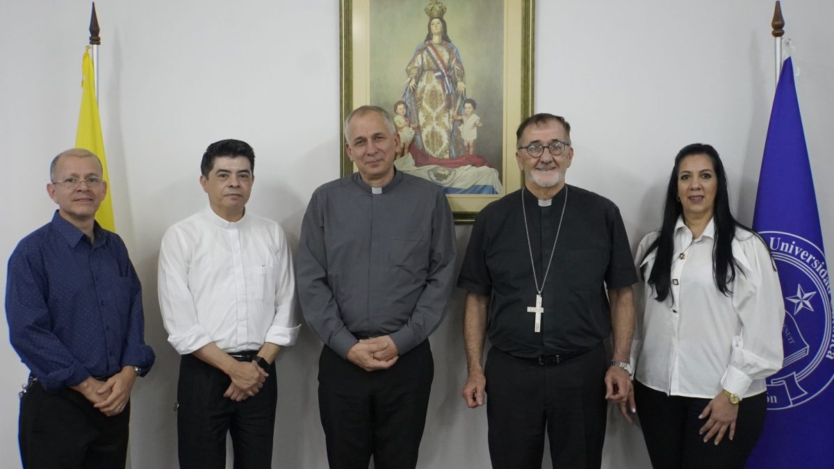 Universidad Católica recibe la visita del Obispo de Posadas, Argentina