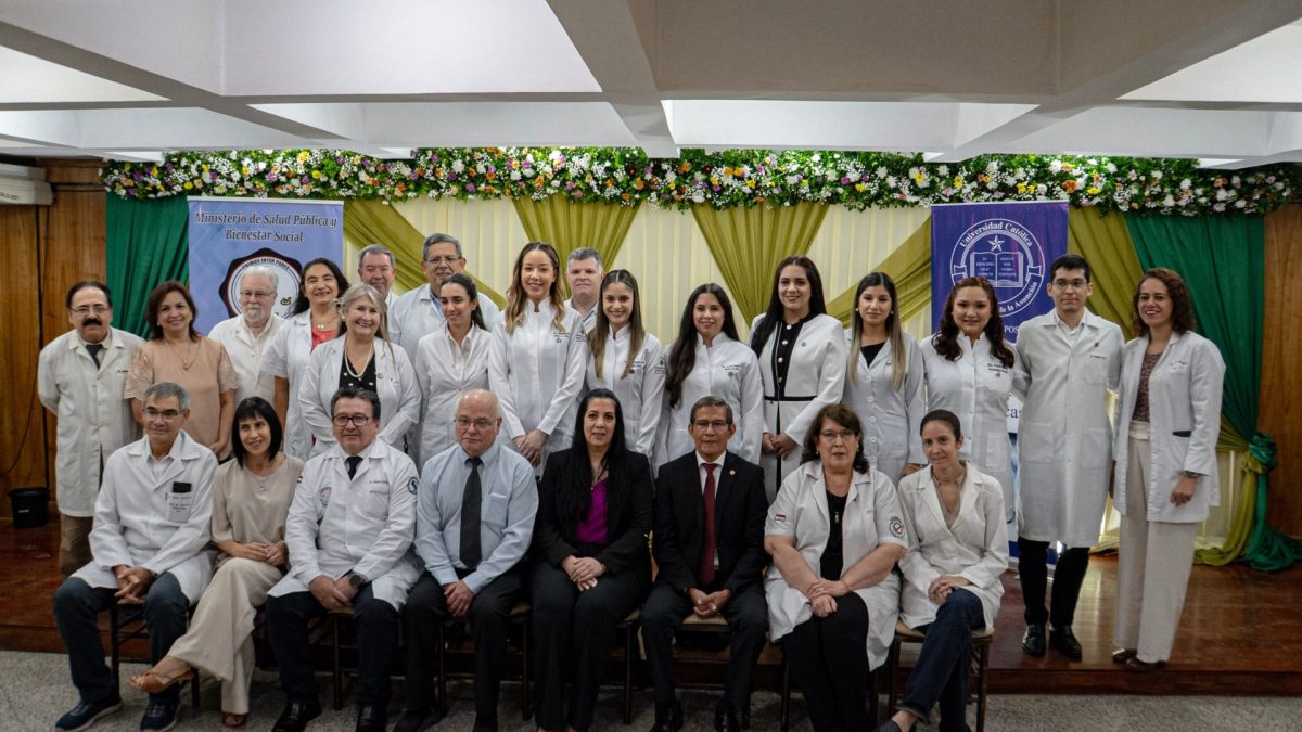 Promoción 2025: Especialidades Médicas UC celebra su graduación en el Instituto de Medicina Tropical