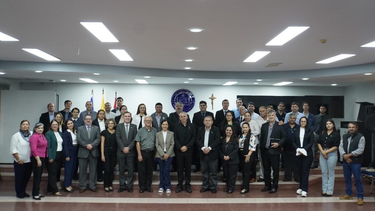 UC impulsa estrategias de fortalecimiento y diferenciación en reunión de directivos