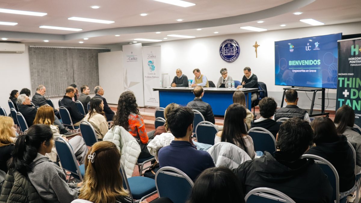 “Crecimiento económico y bienestar social”: Políticas Públicas UC reunió a referentes para debatir por qué “el crecimiento no alcanza en Paraguay”