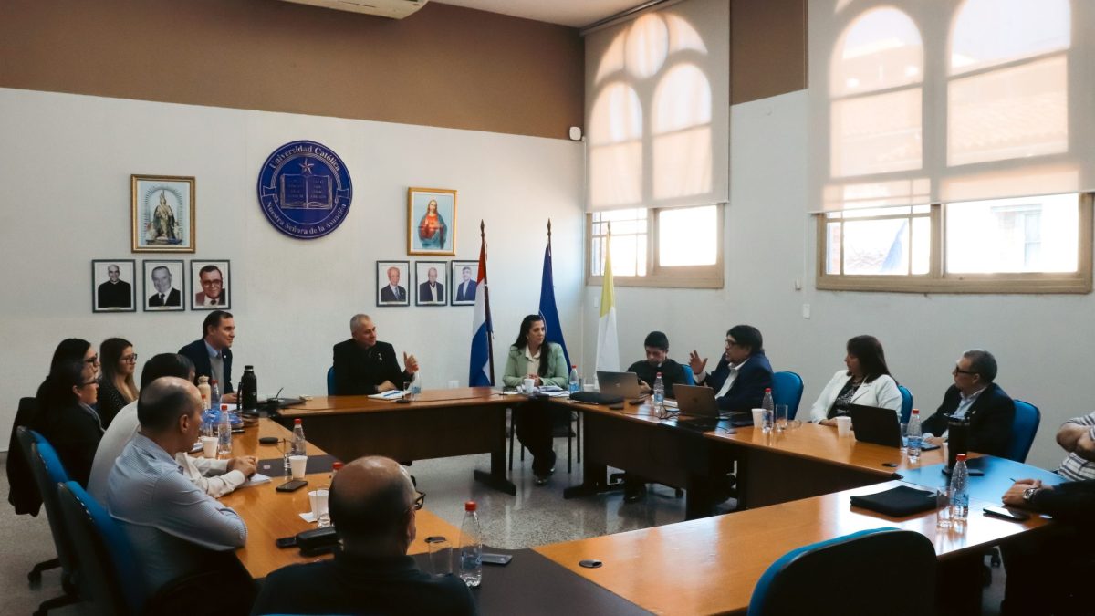 Autoridades de la UC fortalecen el diálogo académico con la Facultad de Ciencias y Tecnología