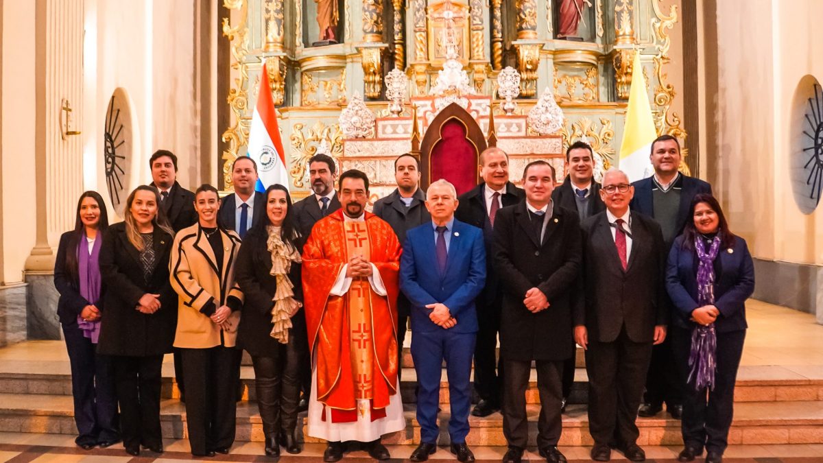 Entre fe, orgullo y agradecimiento: Egresados de la UC celebraron el fin de una etapa y el inicio de un compromiso con el país