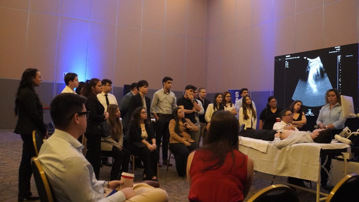 Inició el II Congreso Internacional de Estudiantes de Medicina de la UC con una jornada preparada con talleres prácticos