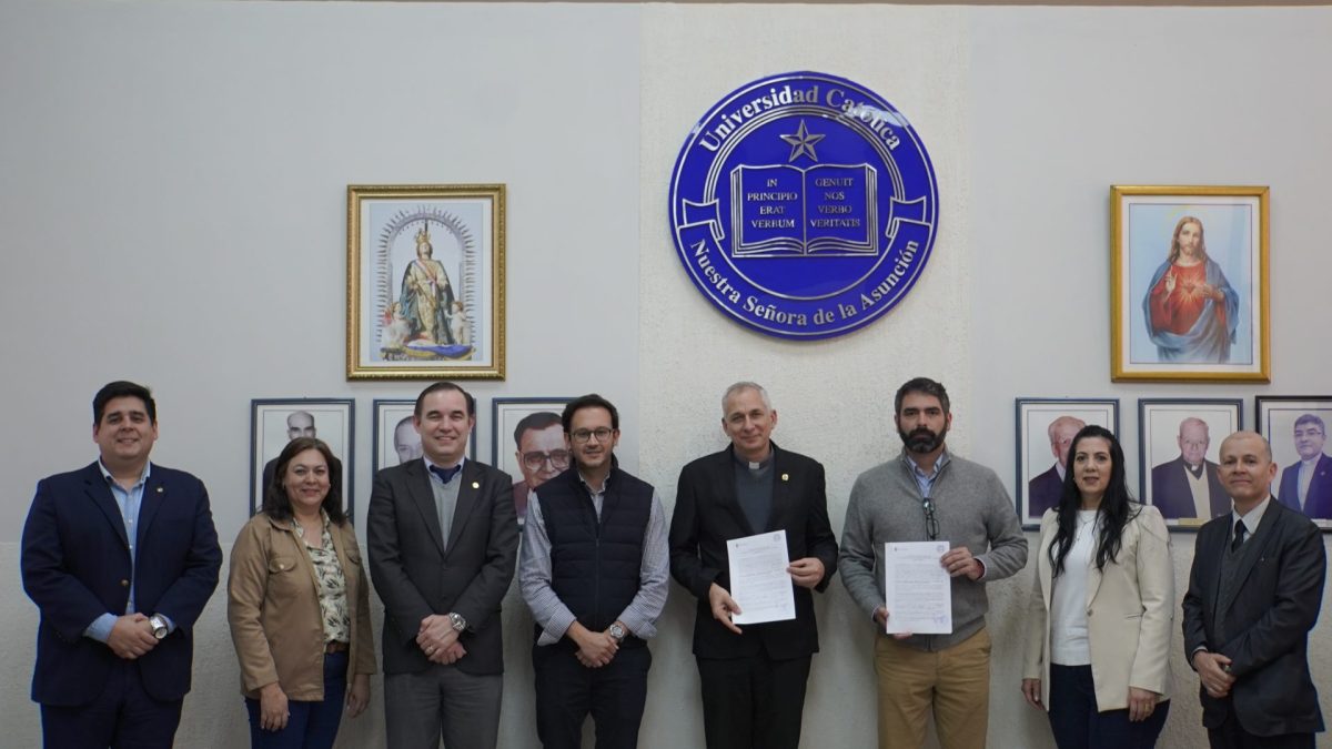 La Universidad Católica y DROGUEPAR impulsan la creación de un Centro de Entrenamiento en Cirugía Robótica